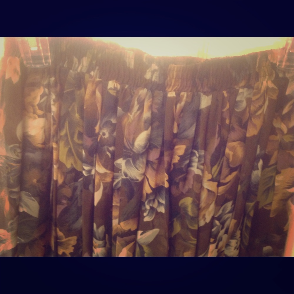 Tweeds sheer floral skirt Size S