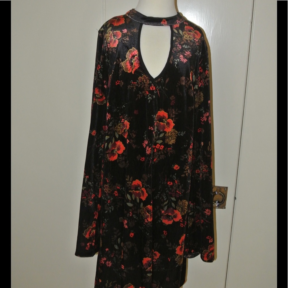 Velvet floral bell sleeve dress