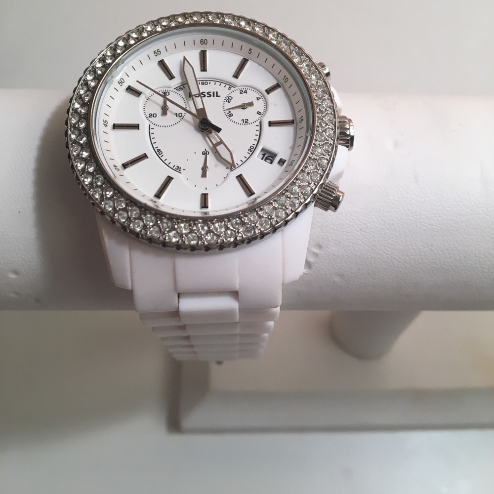 Ladies Fossil watch, white.