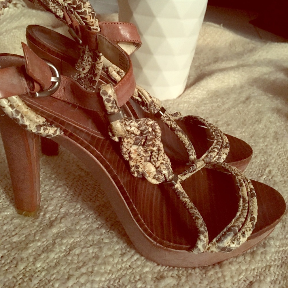 Beautiful/Rare Coach wood/leather heels sz 7 1/2