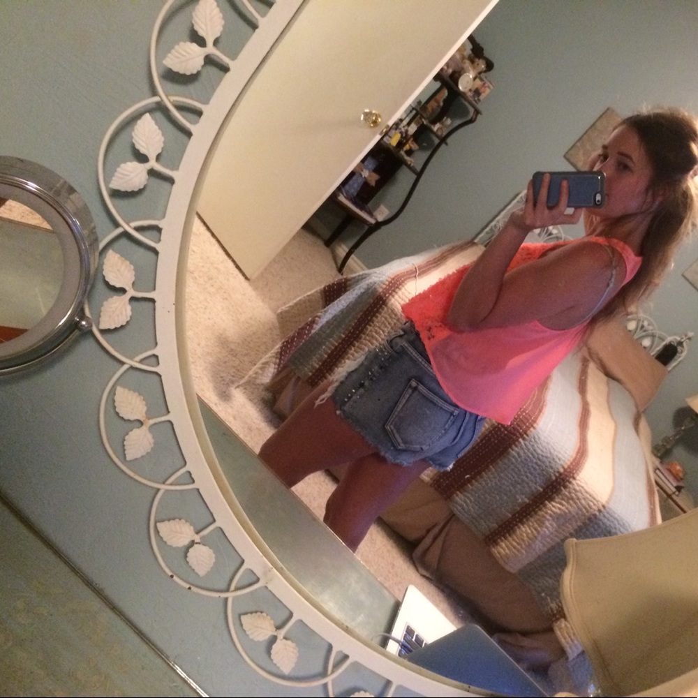 Neon pink flower top - Picture 4 of 4