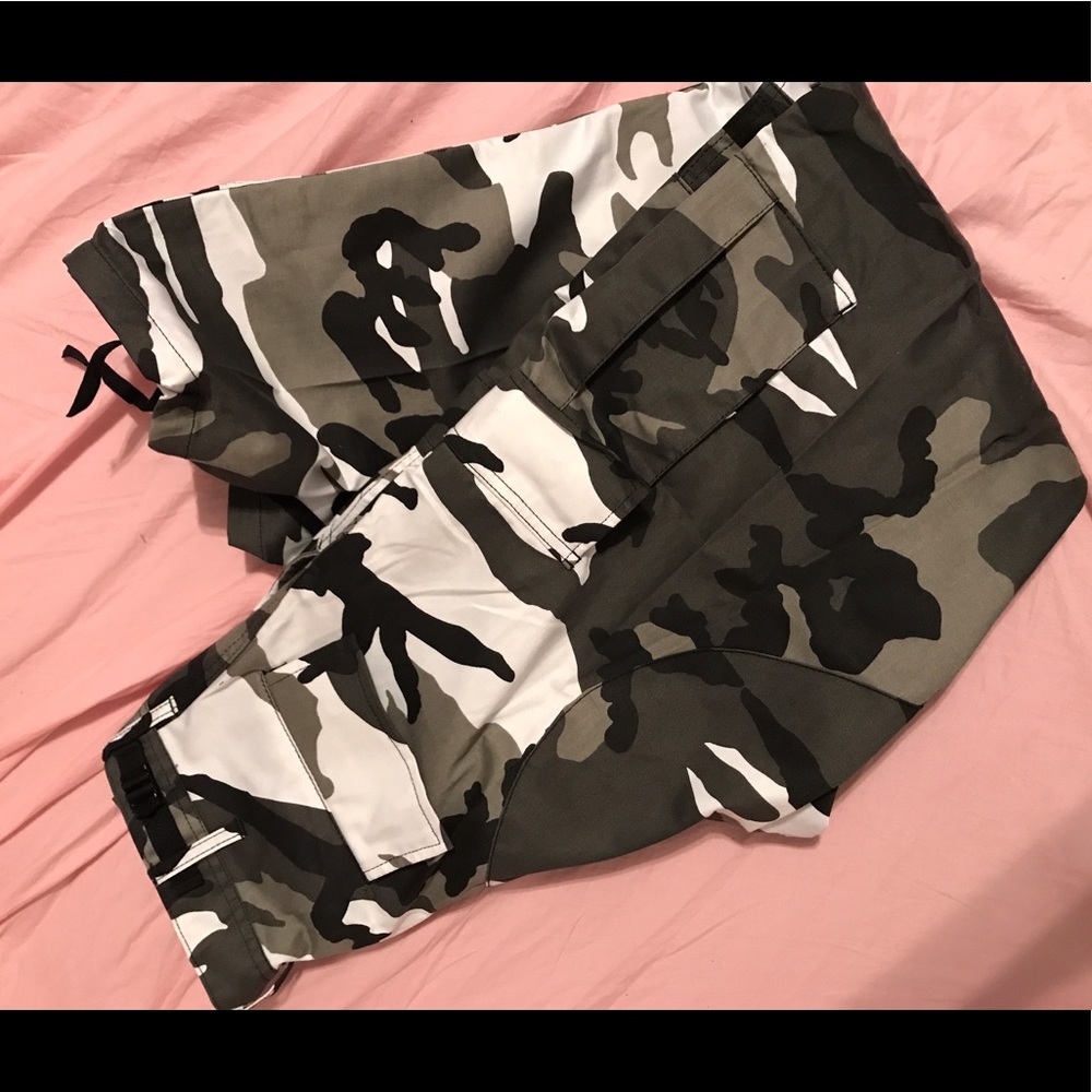 GRAY CAMO PRINT PANTS