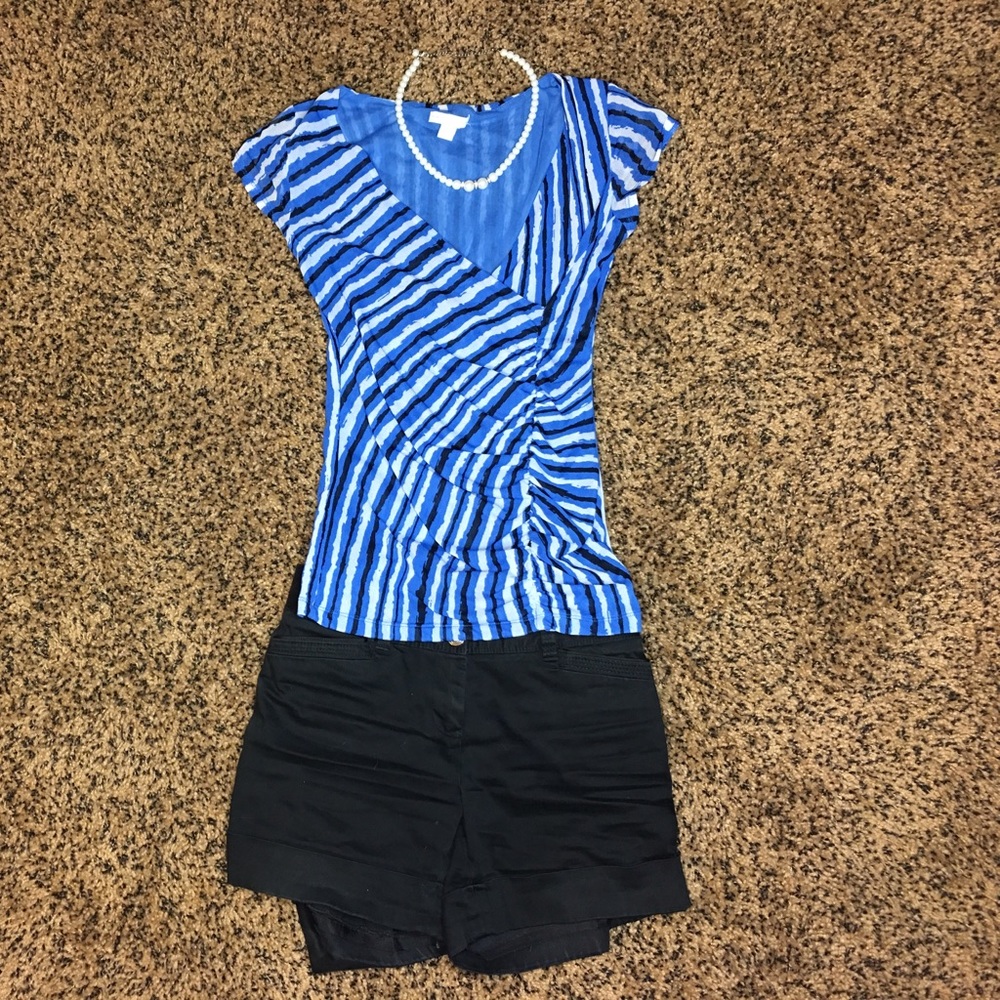 💙New York & Co Striped Short Sleeve VNeck Top💙