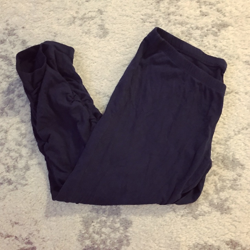 Thin navy blue scrunched crop leggings