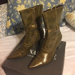 Olive green boots! 😍