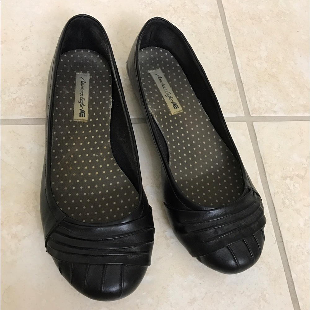 American Eagle wide width flats