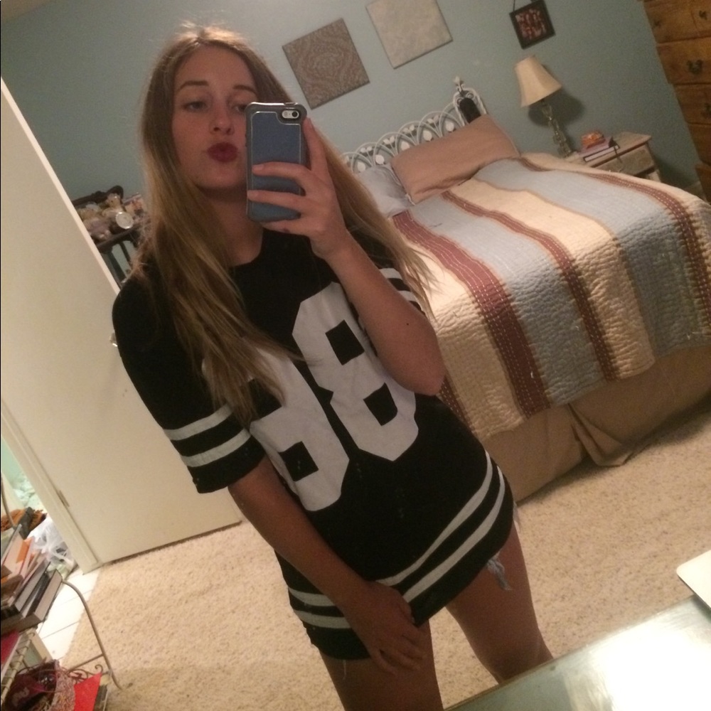 Oversized sport tee.