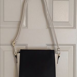 TravelSmith RFID Crossbody Bag Anti-Theft Pacsafe