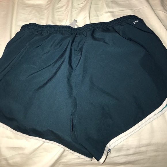 .Like new nike women's shorts, size medium - Picture 3 of 3