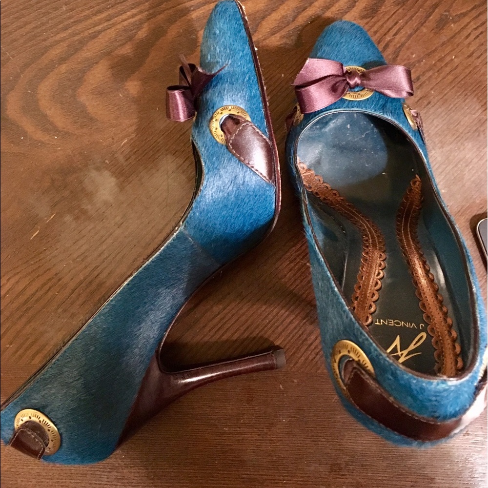 MINT!! J Vincent pony peacock & chocolate heels!!!