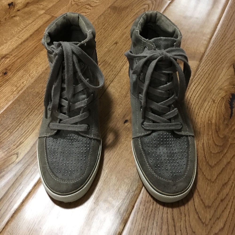 American eagle high heel shoes