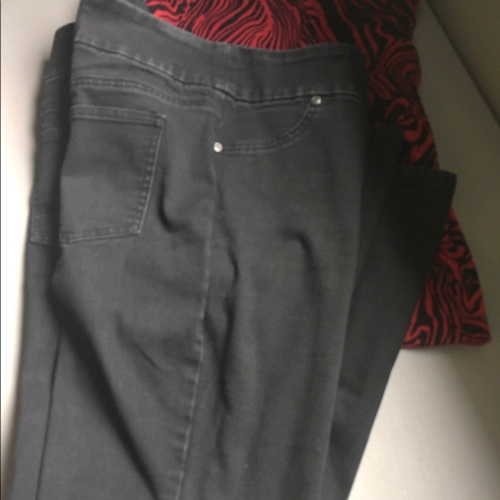 🙏👛CHICO'S JEANS👛