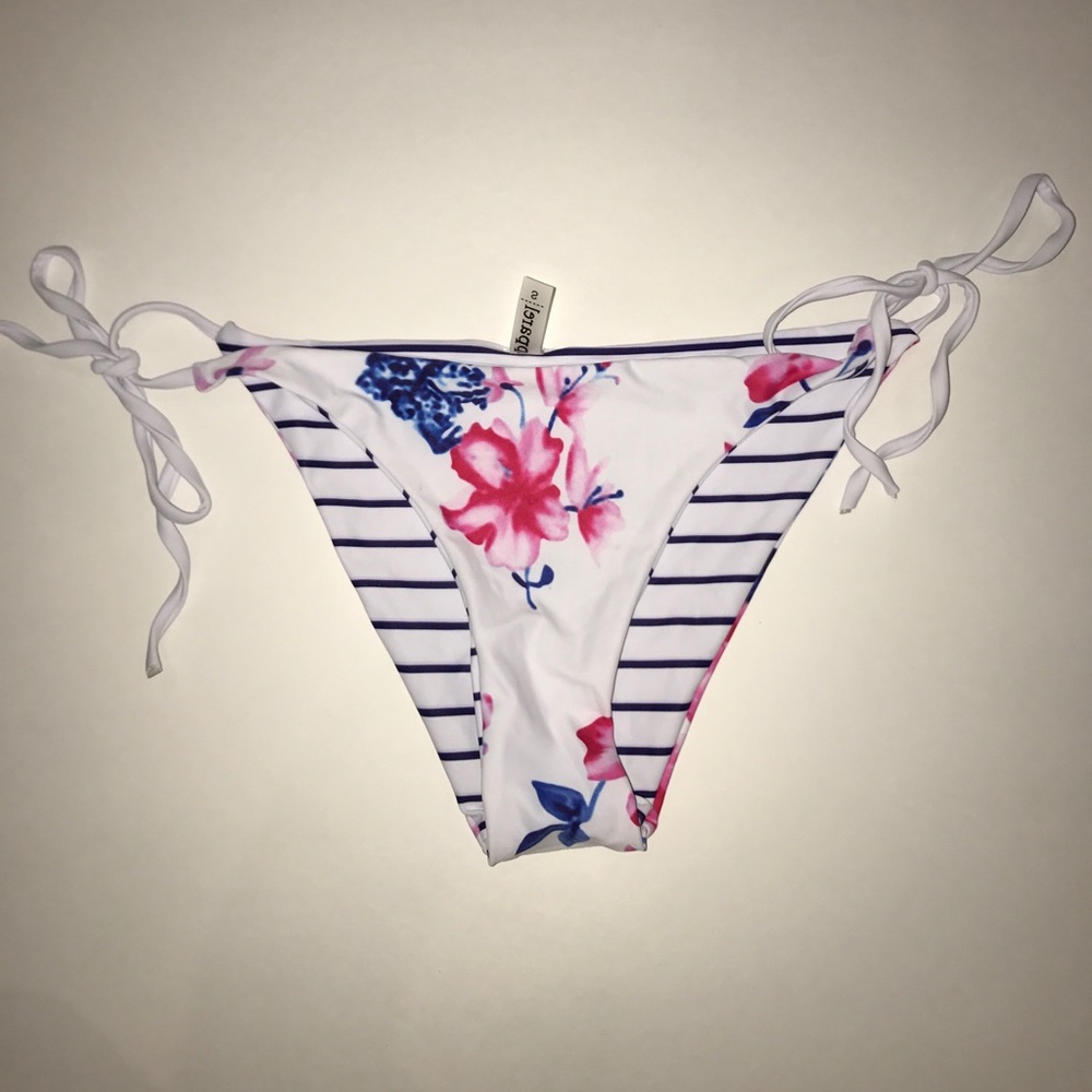 NWOT Reversible Cheeky Swim Bottoms