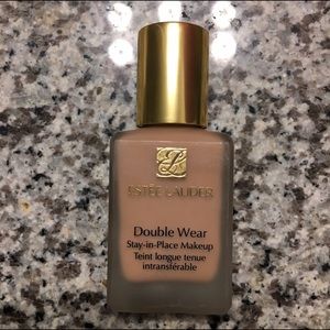 Estée Lauder Double Wear Foundation