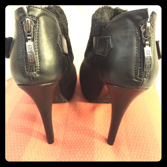 Brand new GUESS booties - Picture 2 of 4
