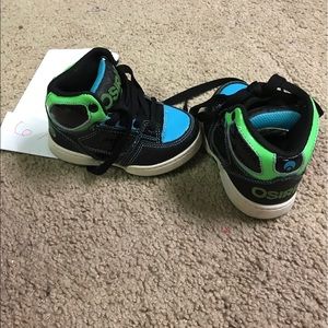 Sis 6t Osiris skate shoes. High tops. Toddler Sis 6t Osiris skate shoes. High tops. Toddler