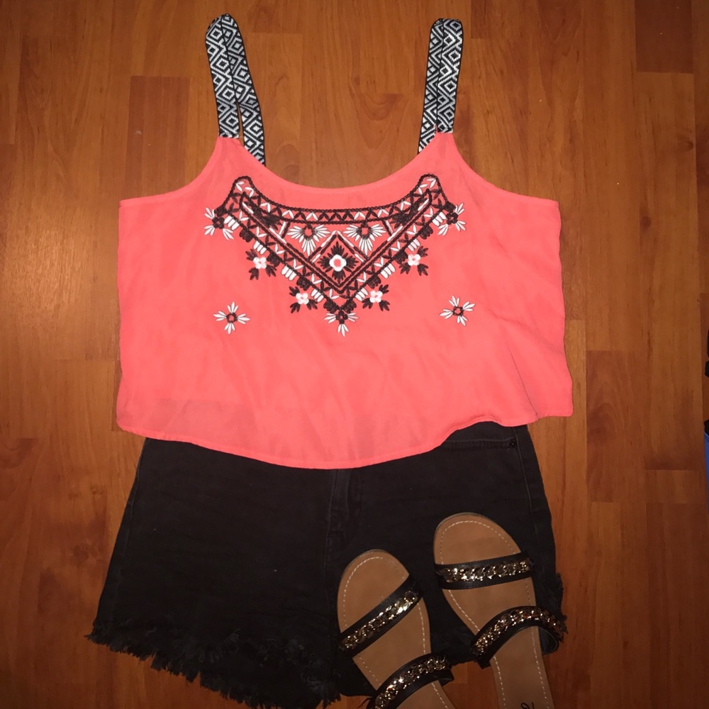 Cropped tank top!🍑