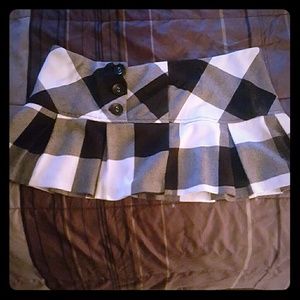 Cute pleated checkered skirt