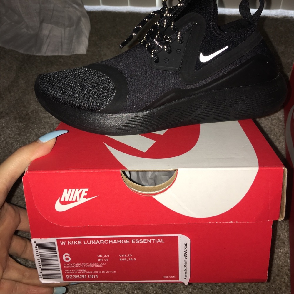 Nike Luncharge Essential, size 6*FINAL PRICE DROP*