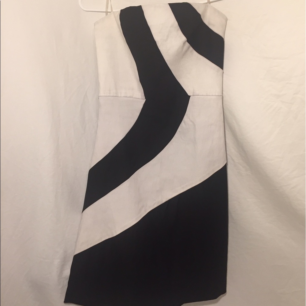 Body Fitting Strapless Dress