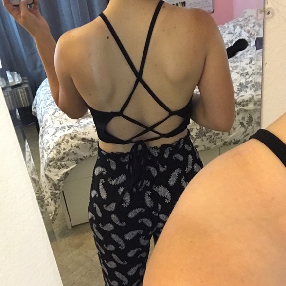 Black high neck cross strappy back halter tank - Picture 5 of 7
