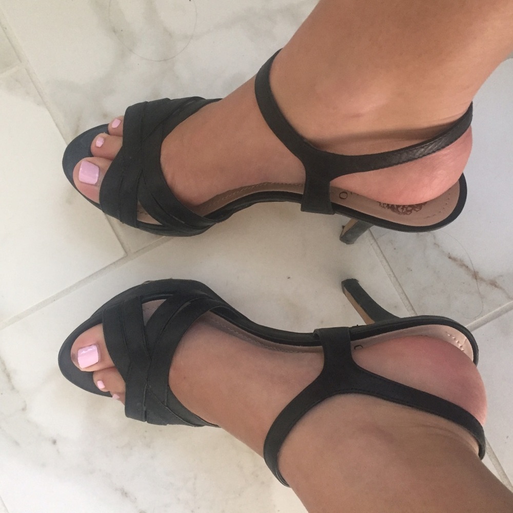 Vince Camuto Black Leather Heels size 7