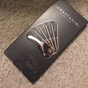 Anastasia beverly hills brow stencil kit