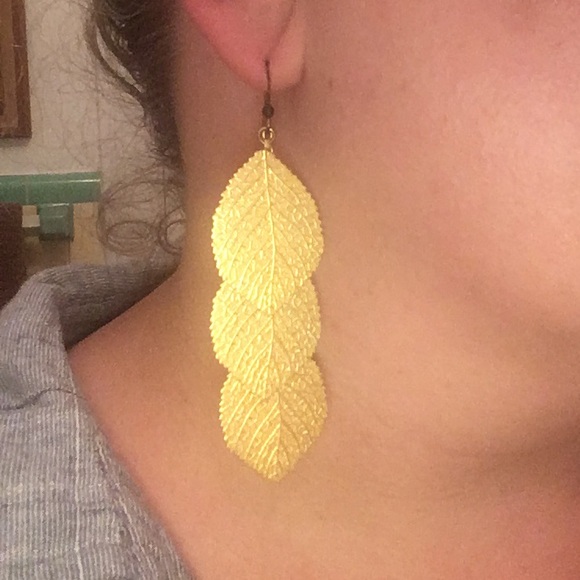 3/$20 Beautiful three leaf dangle earrings! - Picture 4 of 4