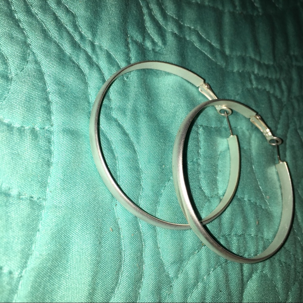 ❗️SOLD ❗️Brushed silver hoops