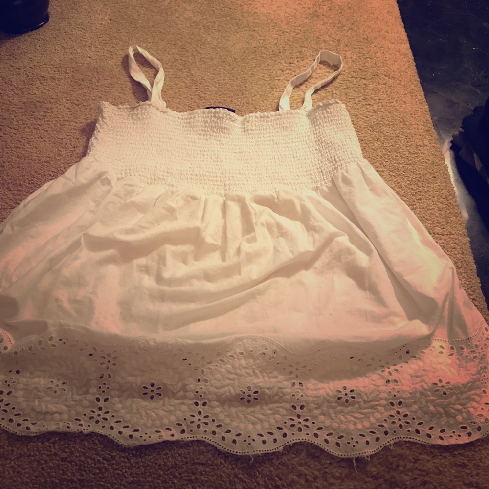 White Scallop Trim Tank