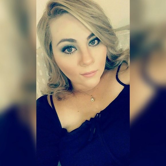 Meet your Posher, Alejandra - Picture 1 of 1