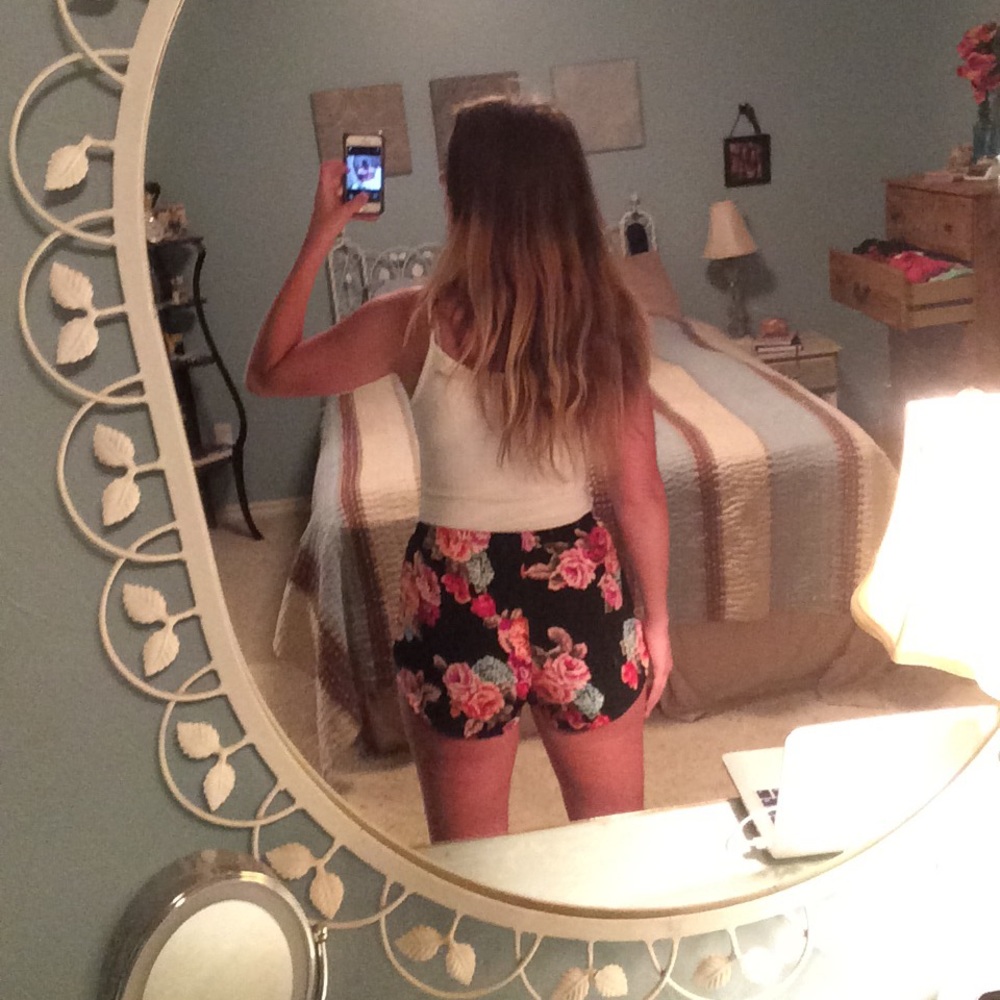 Shorts - Picture 4 of 4
