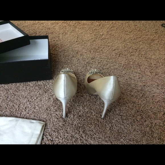 Badgley Mischka ivory Peep-Toe - Picture 3 of 7