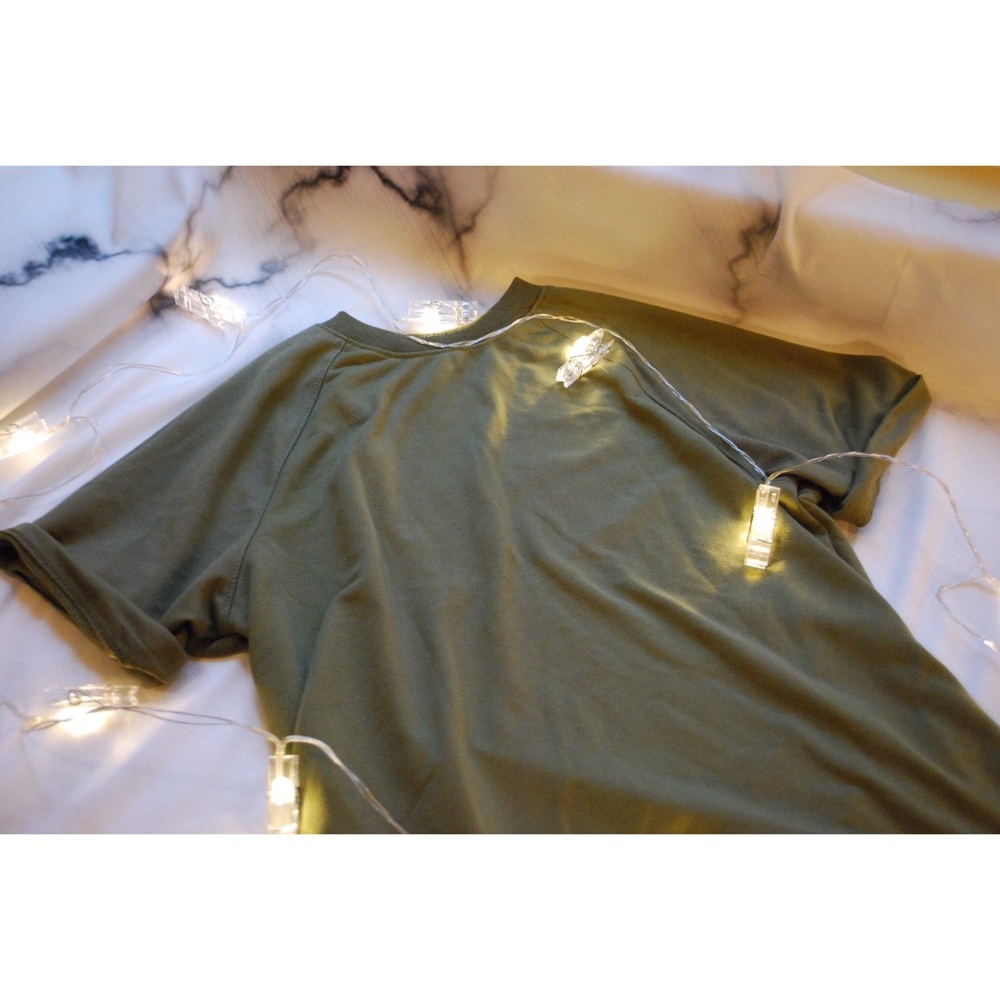 BASIC ARMY GREEN TEE