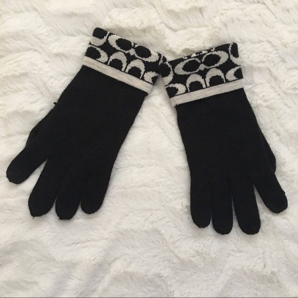 ***SOLD***NWOT COACH winter gloves