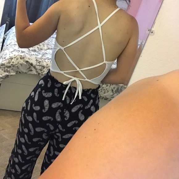 White cross strappy back halter tank top - Picture 3 of 3