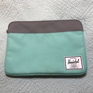 Herschel laptop case