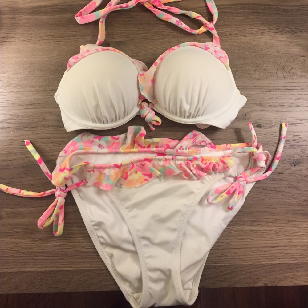 Victoria's Secret Add 2 Cups bikini top&bottoms