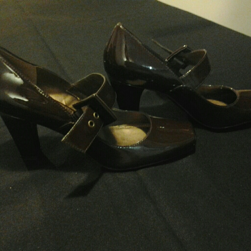 Shoes - Picture 2 of 3