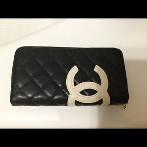 Zipper wallet, black waffle design.