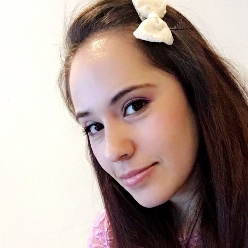 Meet your Posher, Yesenia