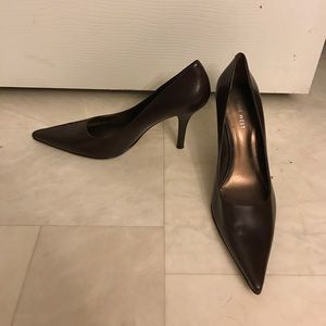 Pointed brown Nine West heel.