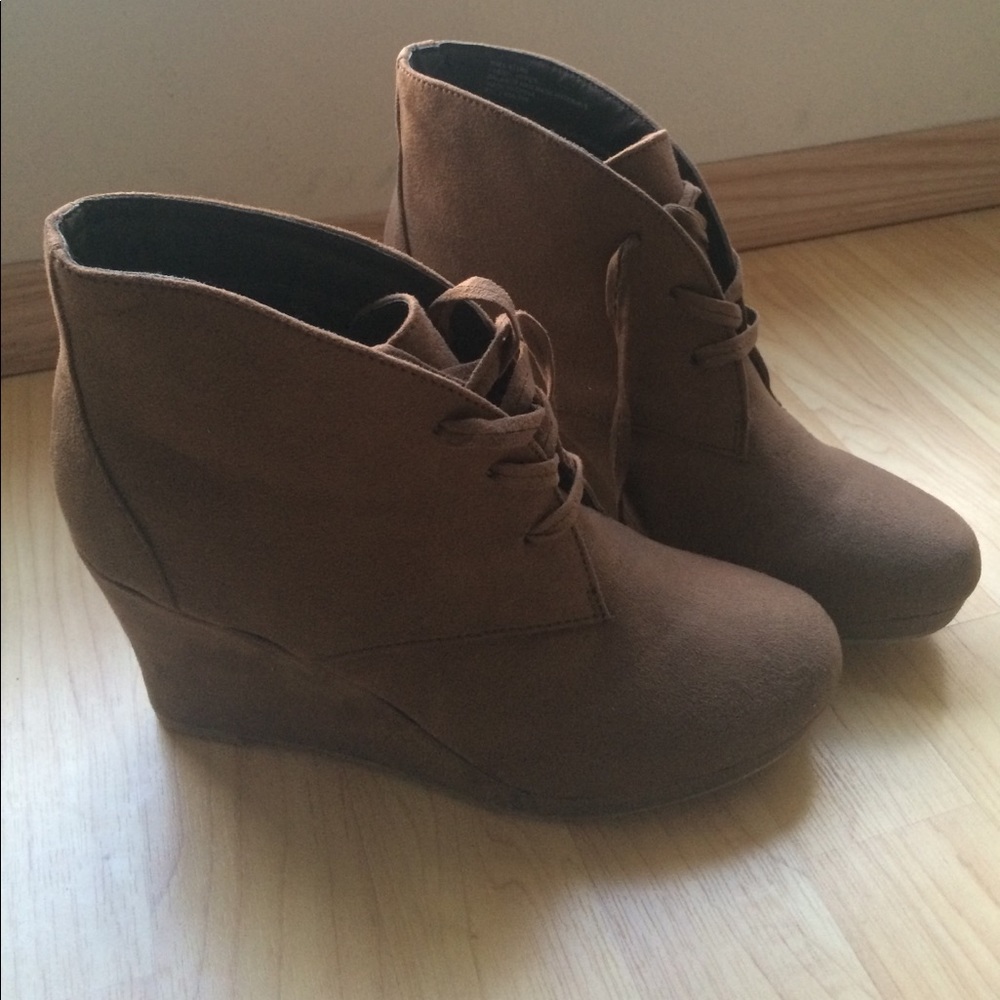 Report wedge booties