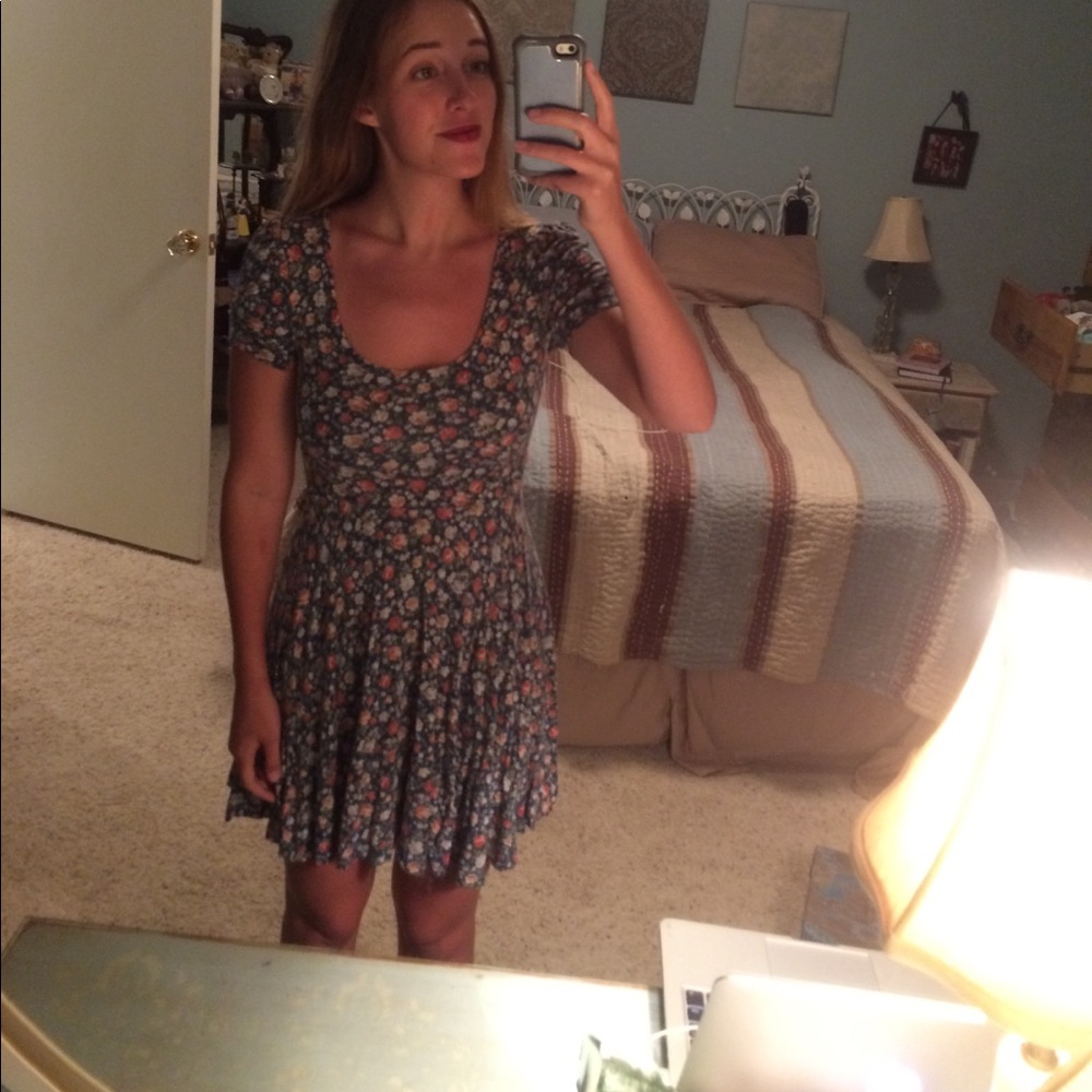 Dress - Picture 2 of 5