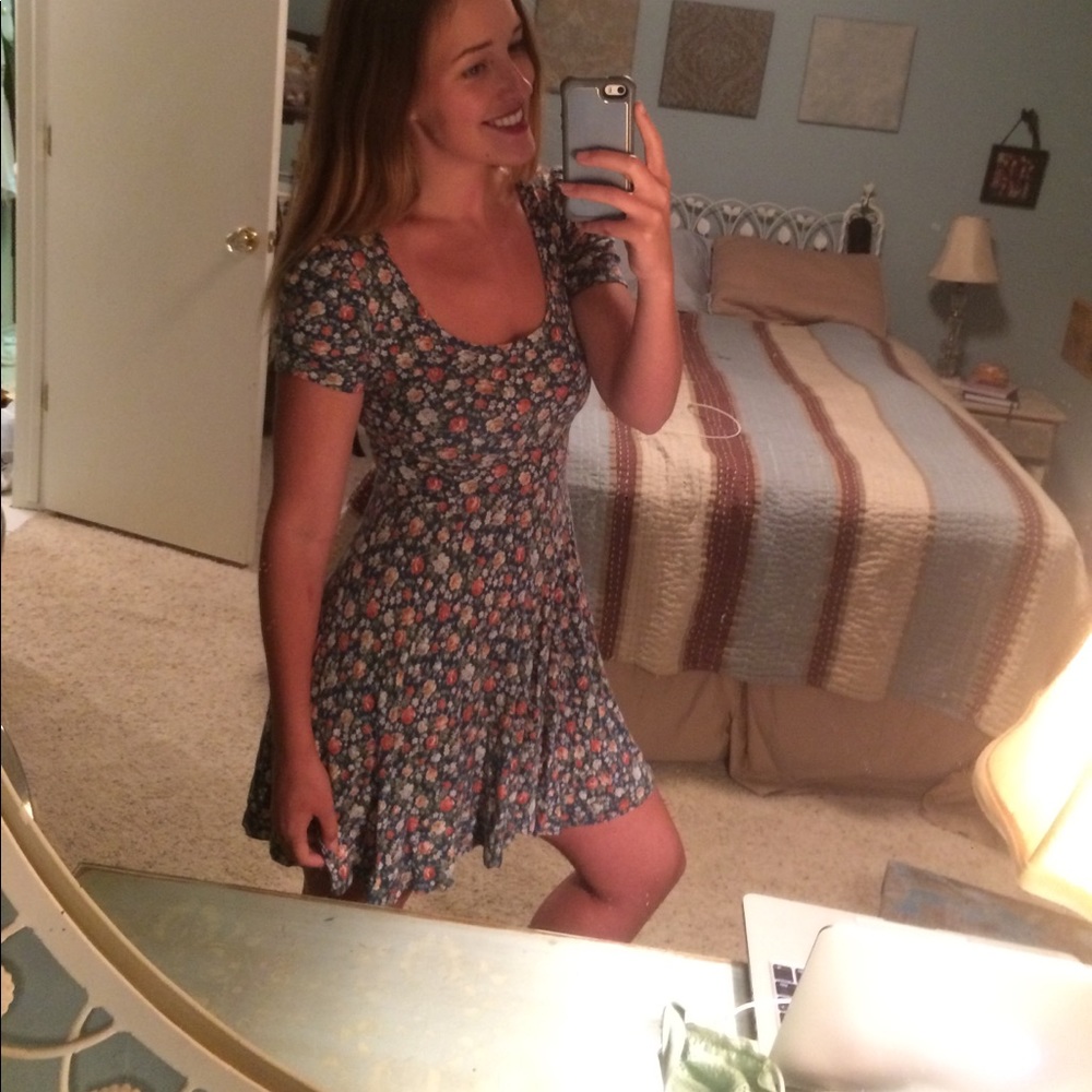 Dress - Picture 3 of 5