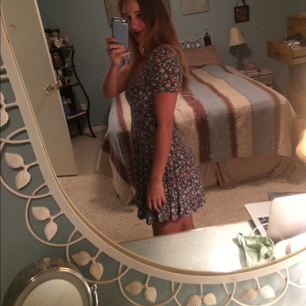 Dress - Picture 4 of 5