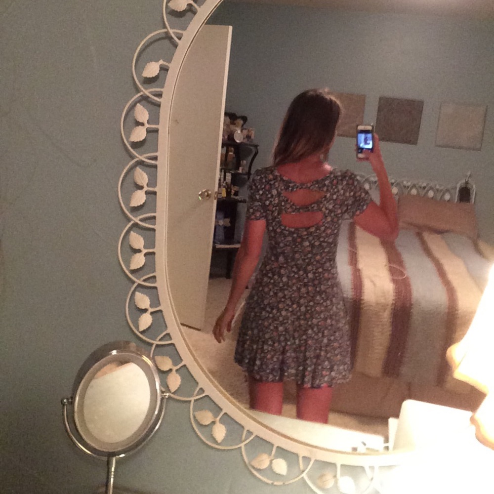 Dress - Picture 5 of 5