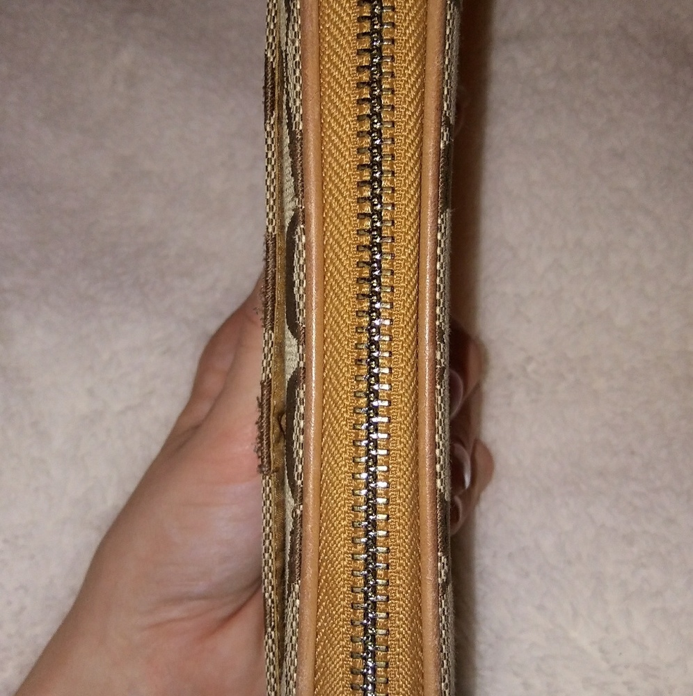 Coach Wallet - Picture 8 of 8