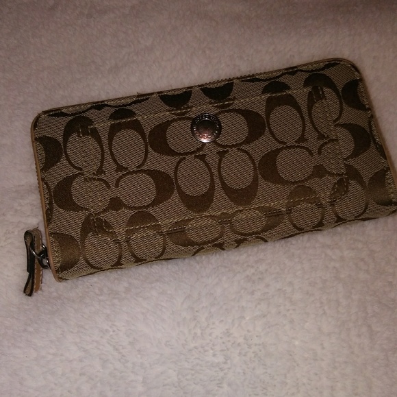 Coach Wallet - Picture 2 of 8