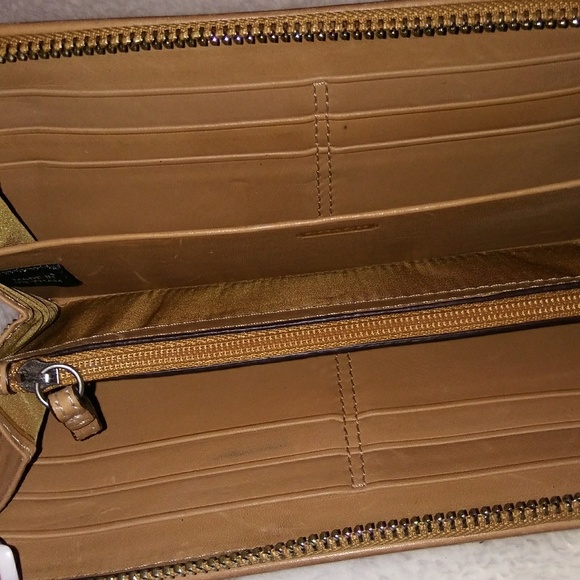 Coach Wallet - Picture 5 of 8